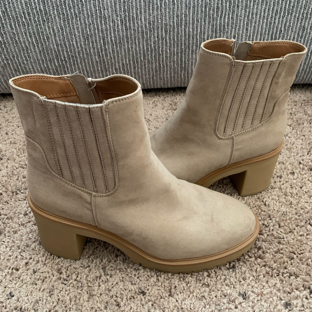 Universal Thread Chelsea Boots